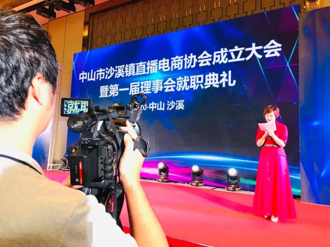 手术直播 8 年下来，我们靠这 3 件事让医院 100% 复购-摄行直播